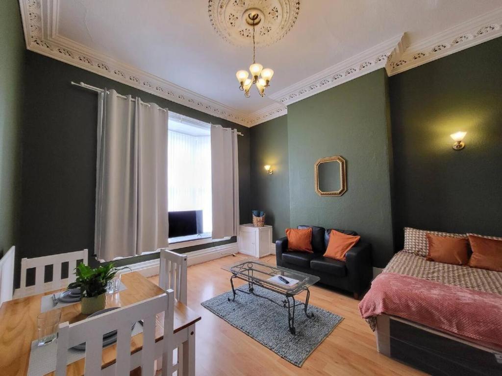 Digbeth City Centre Apartment Sleeps 12 Opposite Coach Station برمنغهام المظهر الخارجي الصورة